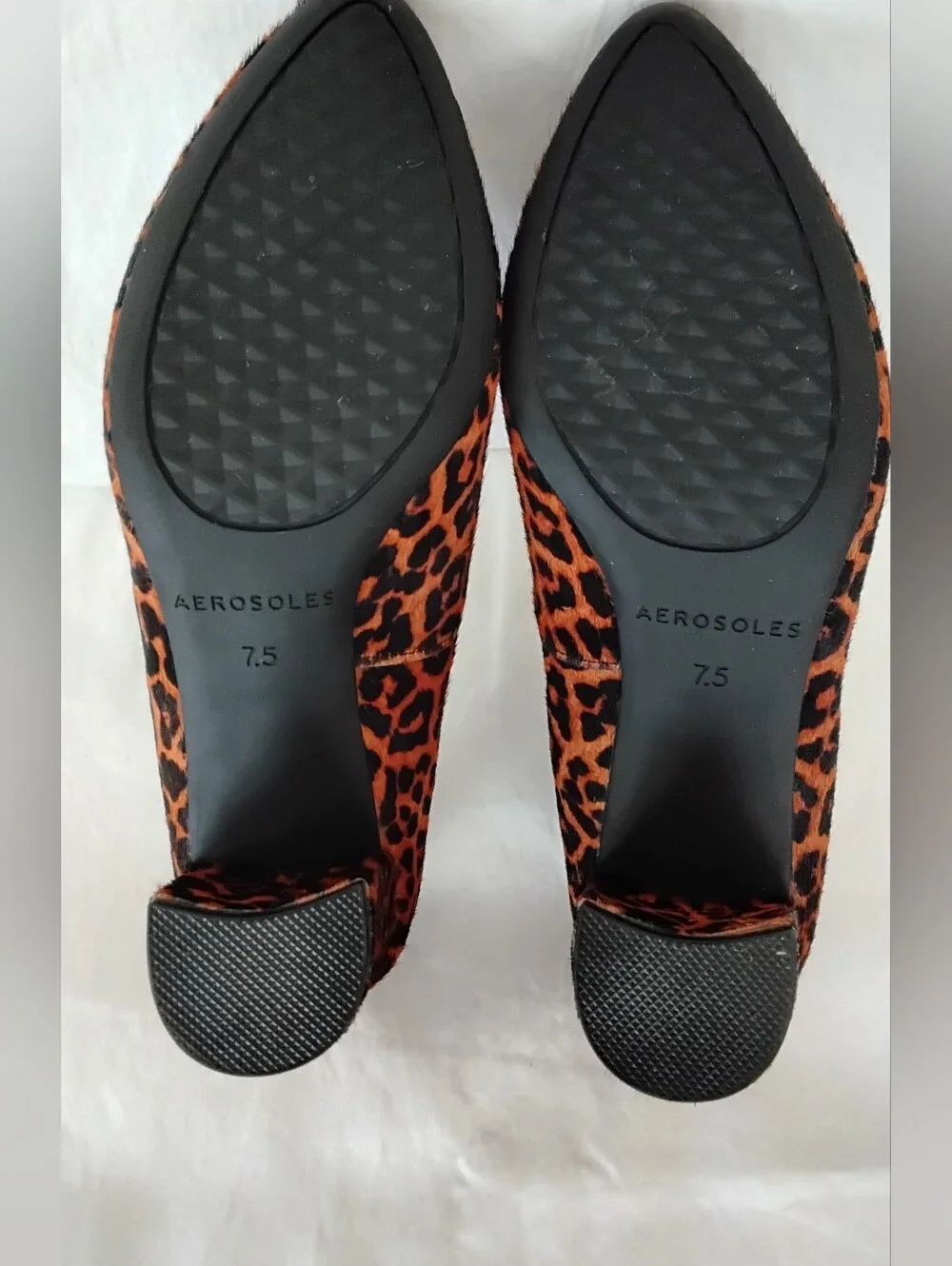 AEROSOLES sleek pointed